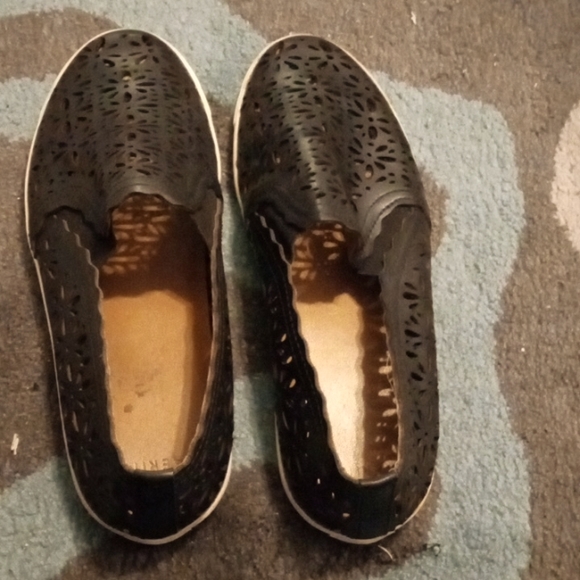 Flower Design - Picture 1 of 2